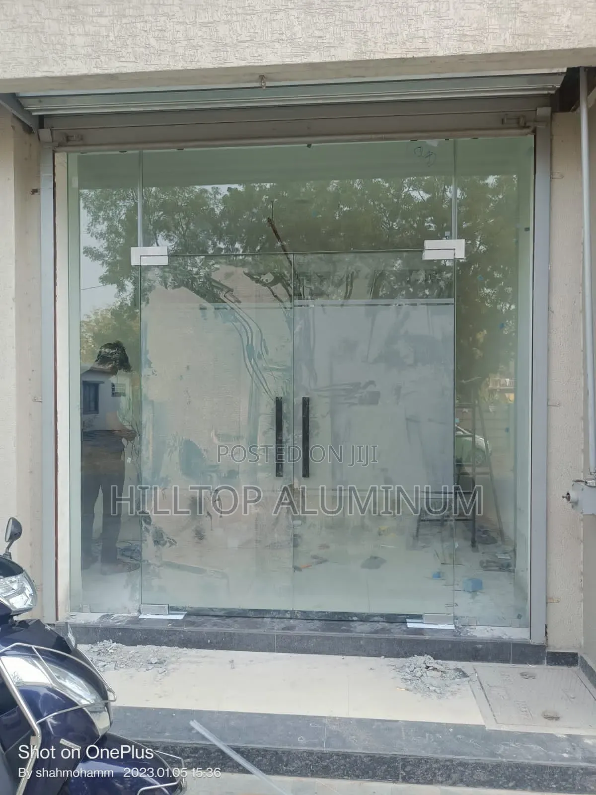 Frameless Glass Door
