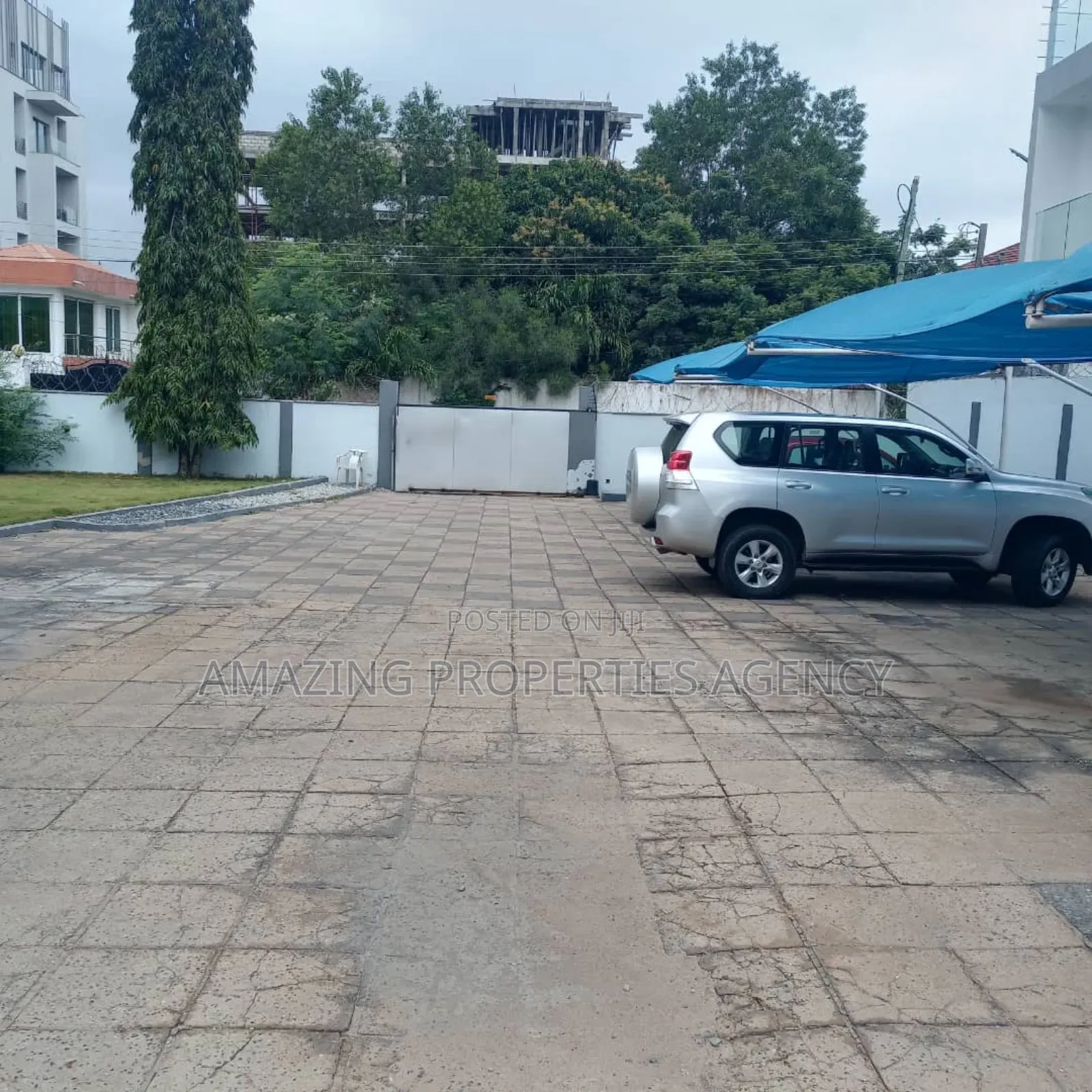 5 Bed Either 2 , Rooms Bq, in Cantonments