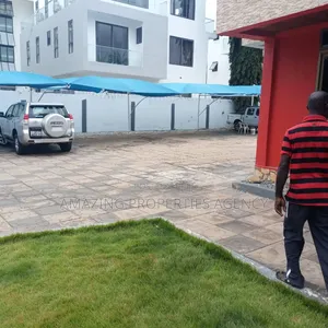 5 Bed Either 2 , Rooms Bq, in Cantonments