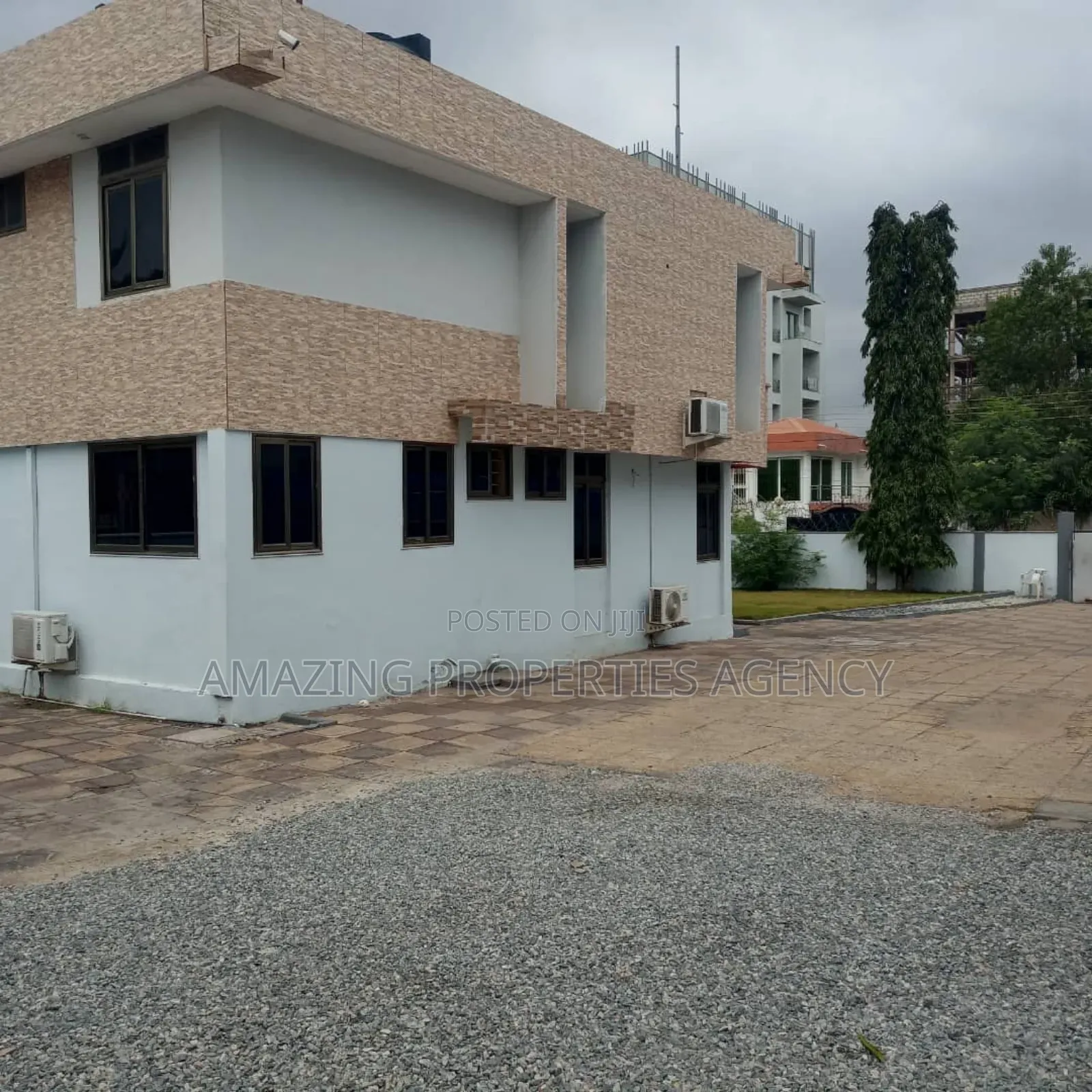 5 Bed Either 2 , Rooms Bq, in Cantonments