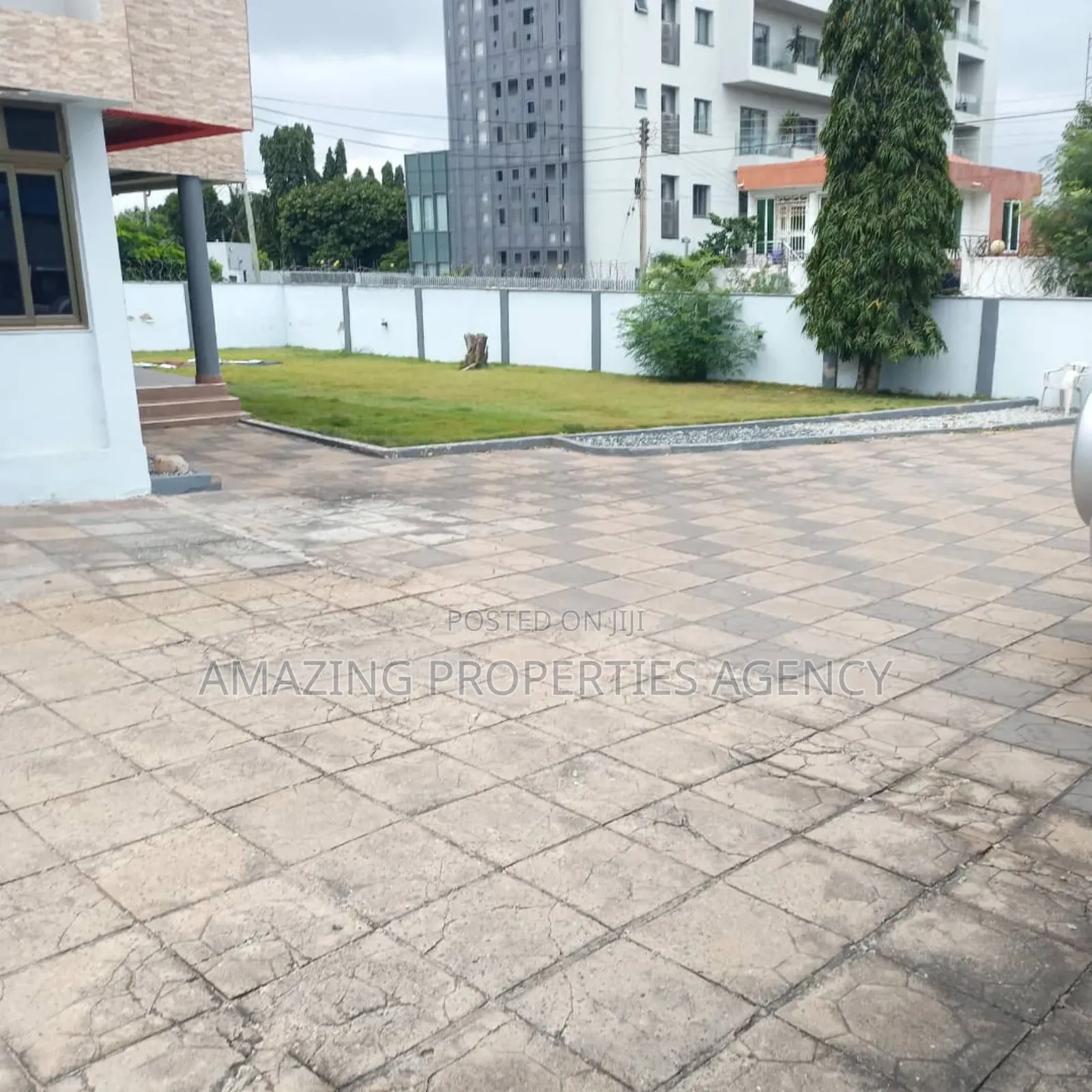 5 Bed Either 2 , Rooms Bq, in Cantonments