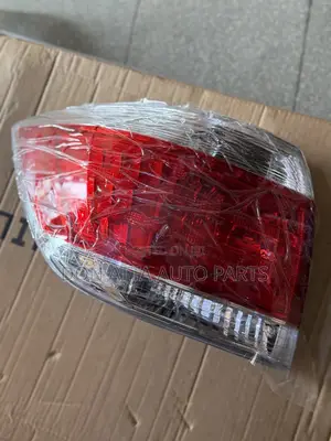 Toyota Highlander 2012 Tail Light Available