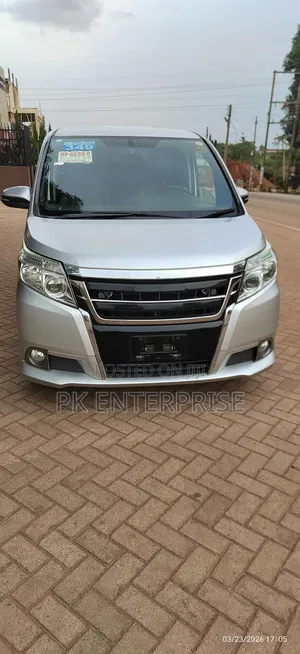 Toyota Esquire 2015 Silver