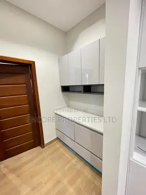 4bdrm Apartment in Oyarifa for sale