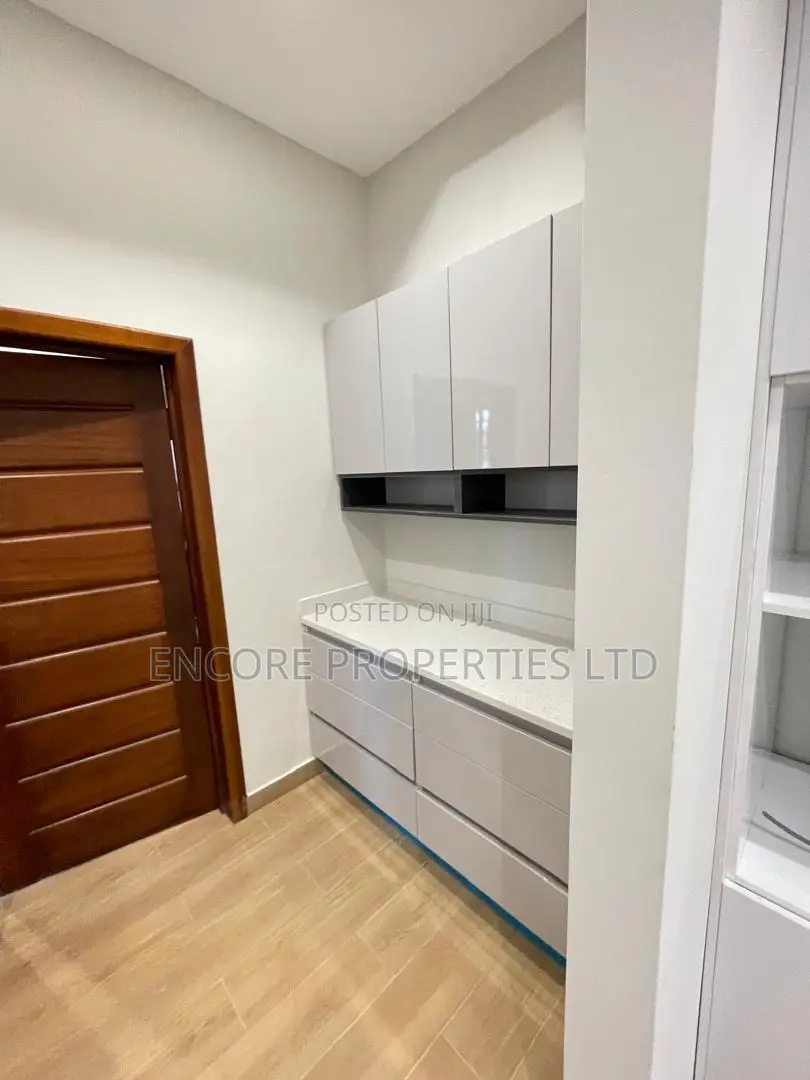 4bdrm Apartment in Oyarifa for sale