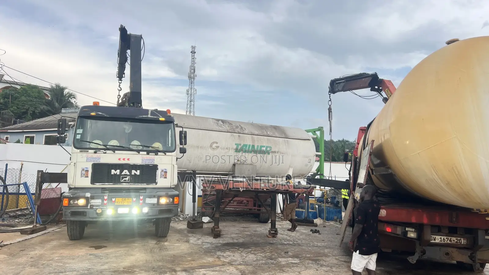 Self Loader Crane Trucks and Towing Trucks for Hiring