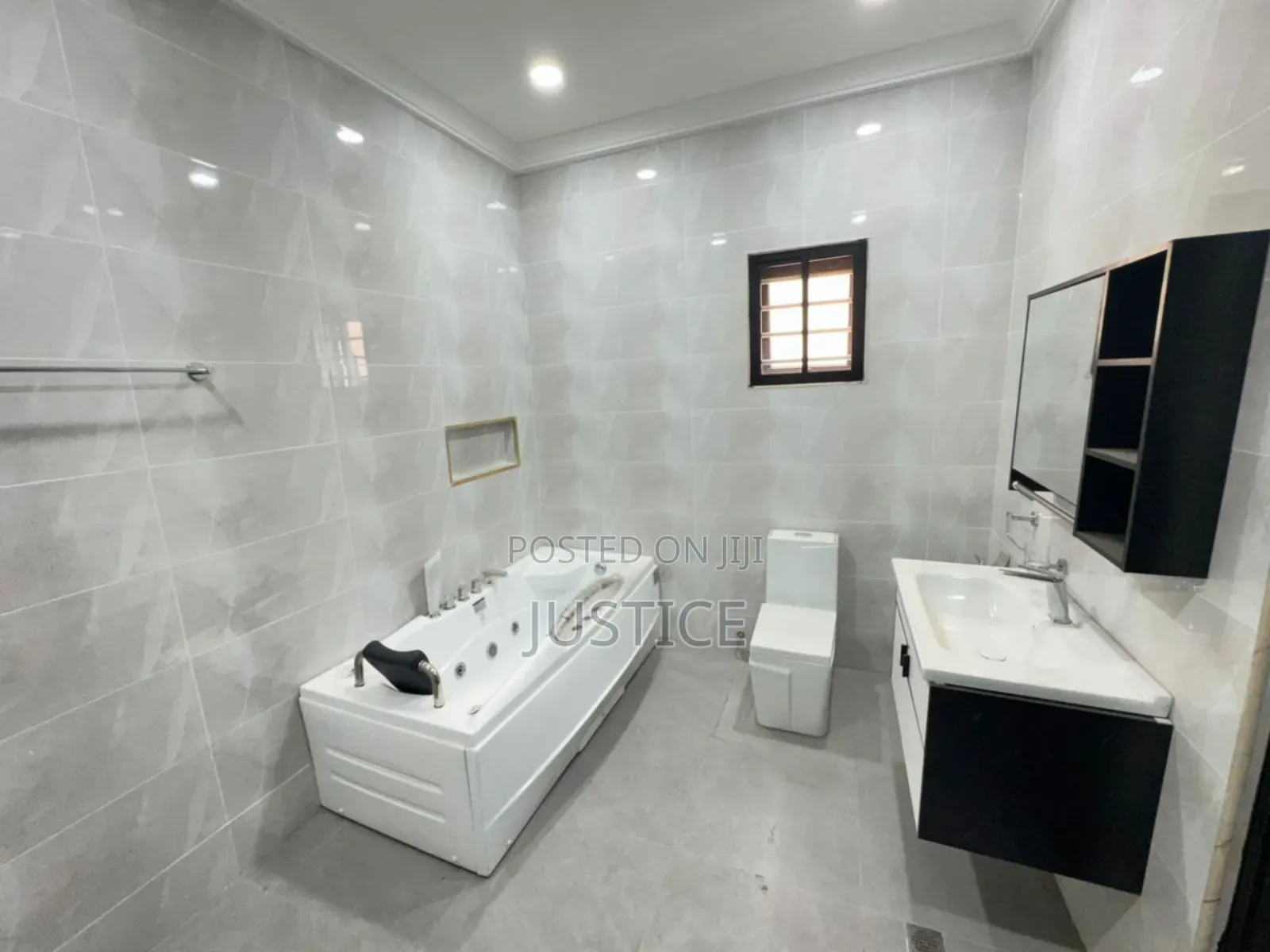 4bdrm House in Kouttan Estate, Owusu Ansah for sale