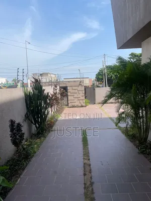 5bdrm House in East Legon Central, Boundary Road Area for rent