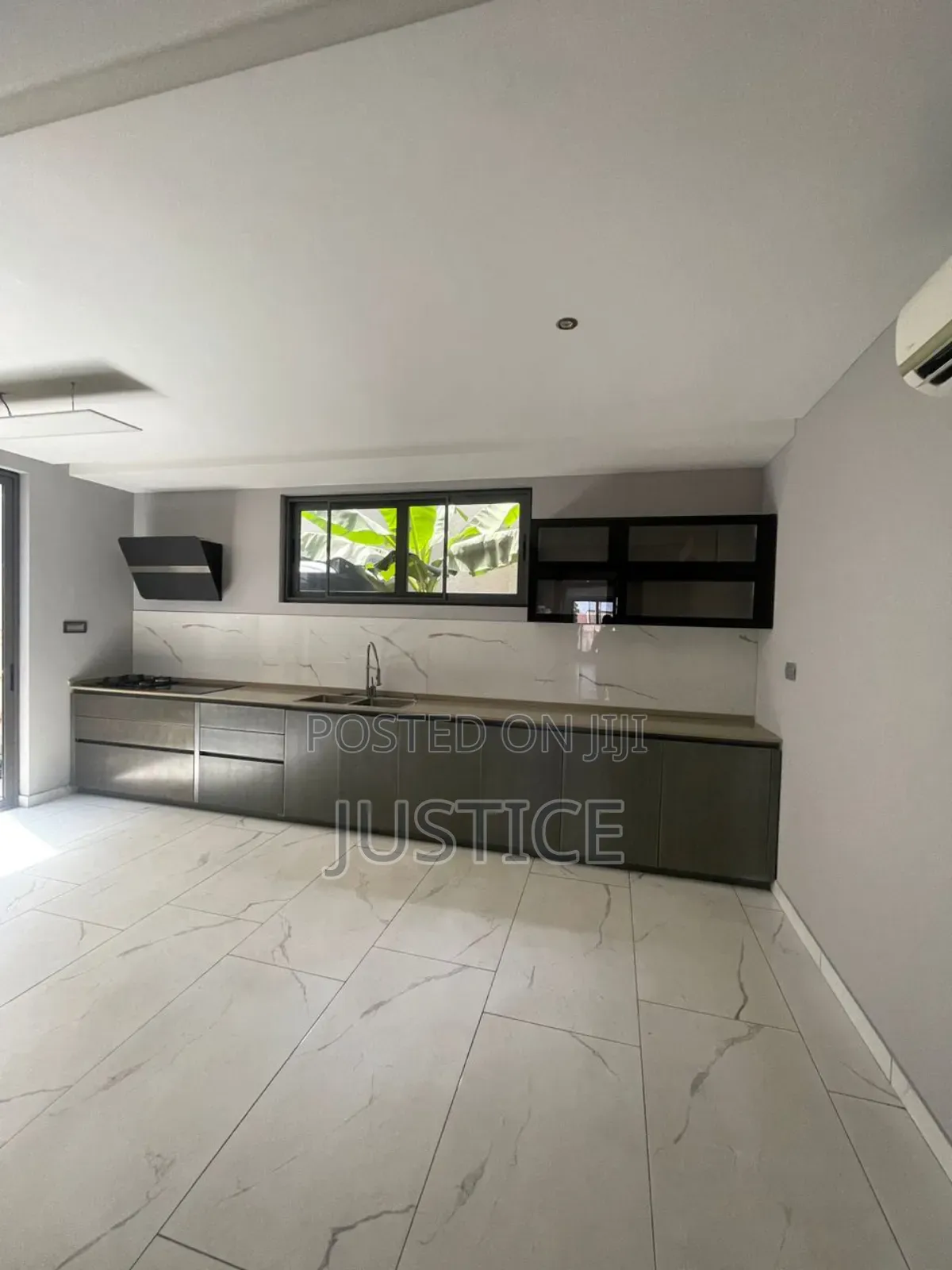 5bdrm House in East Legon Central, Boundary Road Area for rent