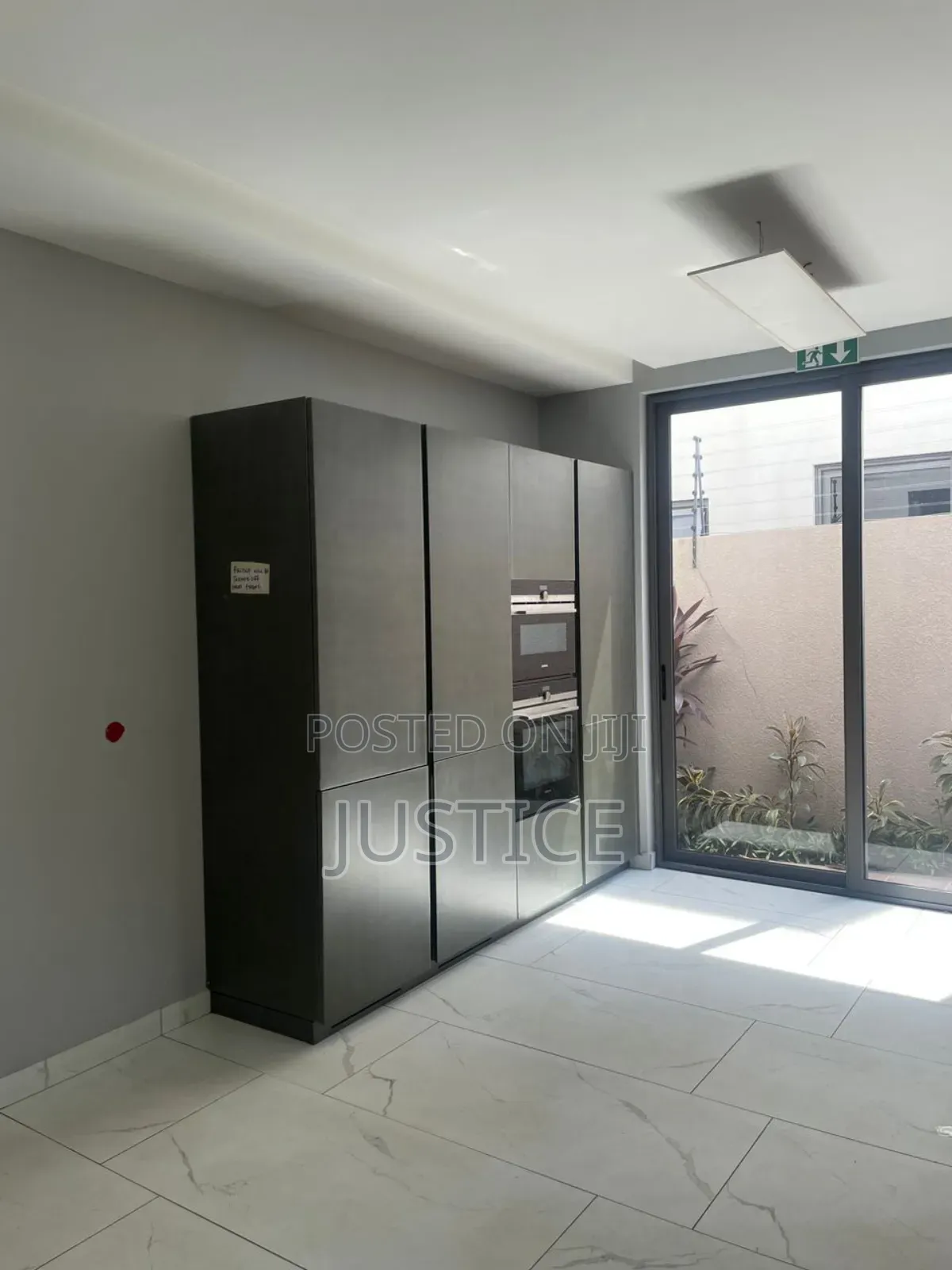 5bdrm House in East Legon Central, Boundary Road Area for rent