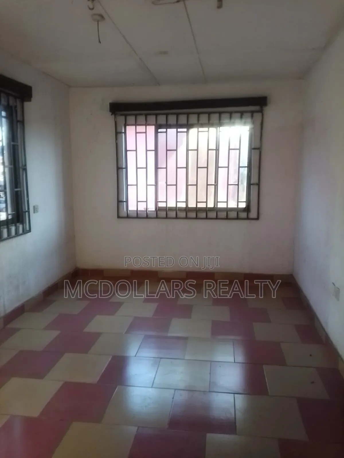 3 Bedroom Apartment for Rent, Roadside, Top, Can Go for Office