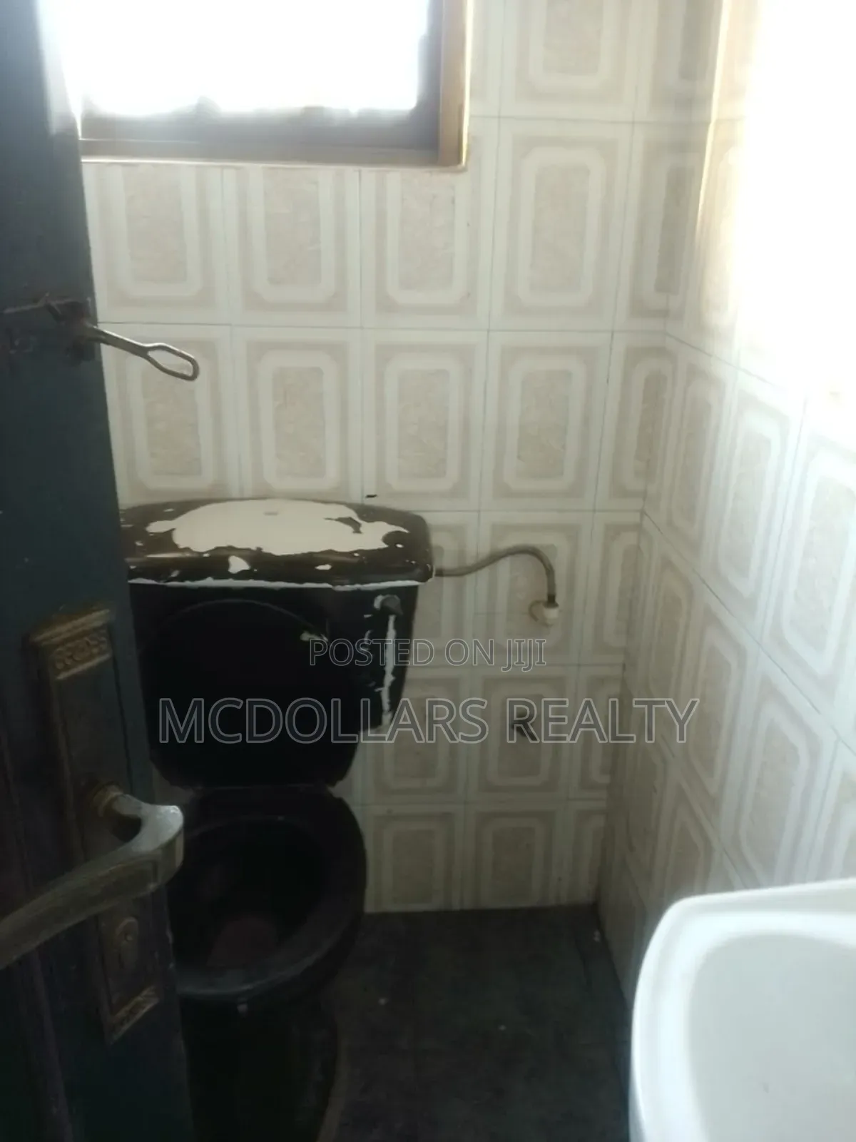 3 Bedroom Apartment for Rent, Roadside, Top, Can Go for Office