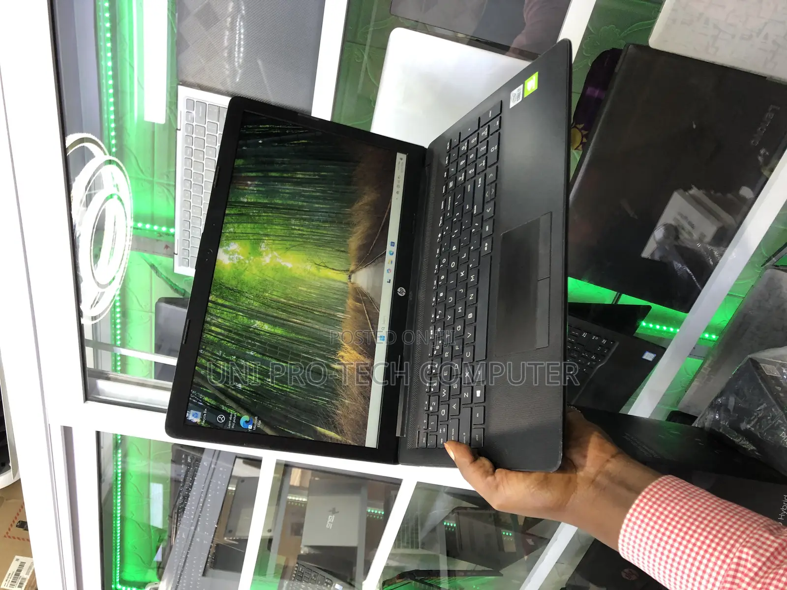 Laptop HP 15-dw1197nia 16GB Intel Core i7 HDD+SSD 2T