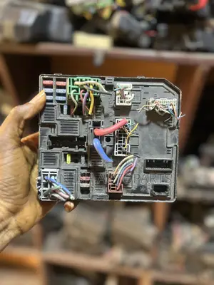 Nissan Sentra Fuse Box and Covers.