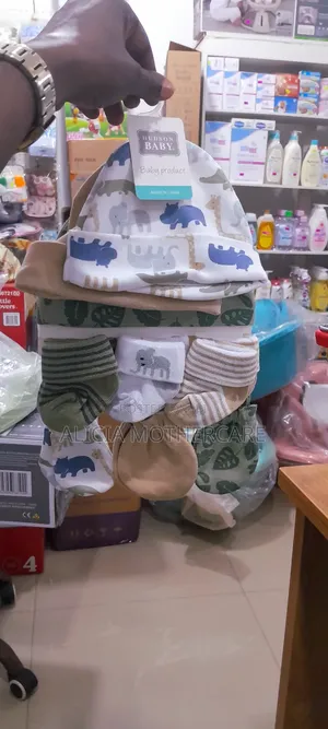 Hudson Baby Cap,Socks and Mittens Set