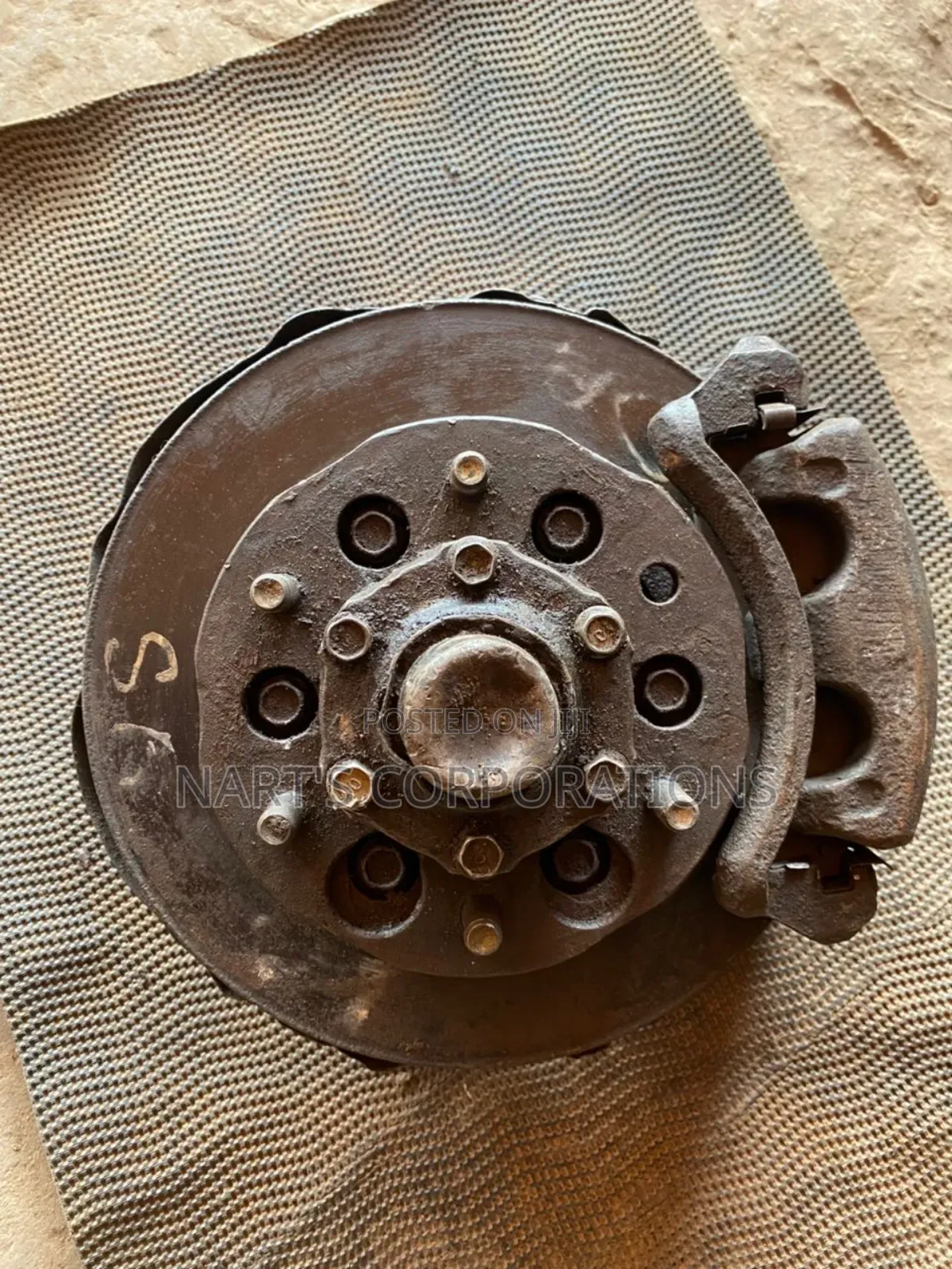 Nissan Pickup Hardbody. Front Hub 4×4