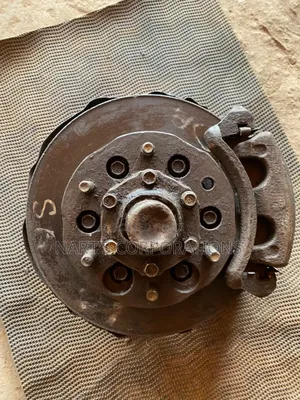 Nissan Pickup Hardbody. Front Hub 4×4