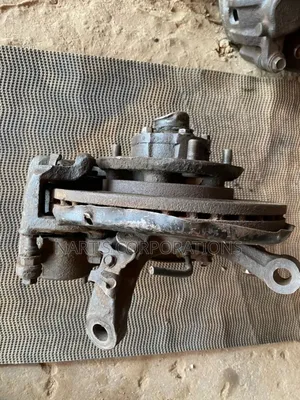 Nissan Pickup Hardbody. Front Hub 4×4