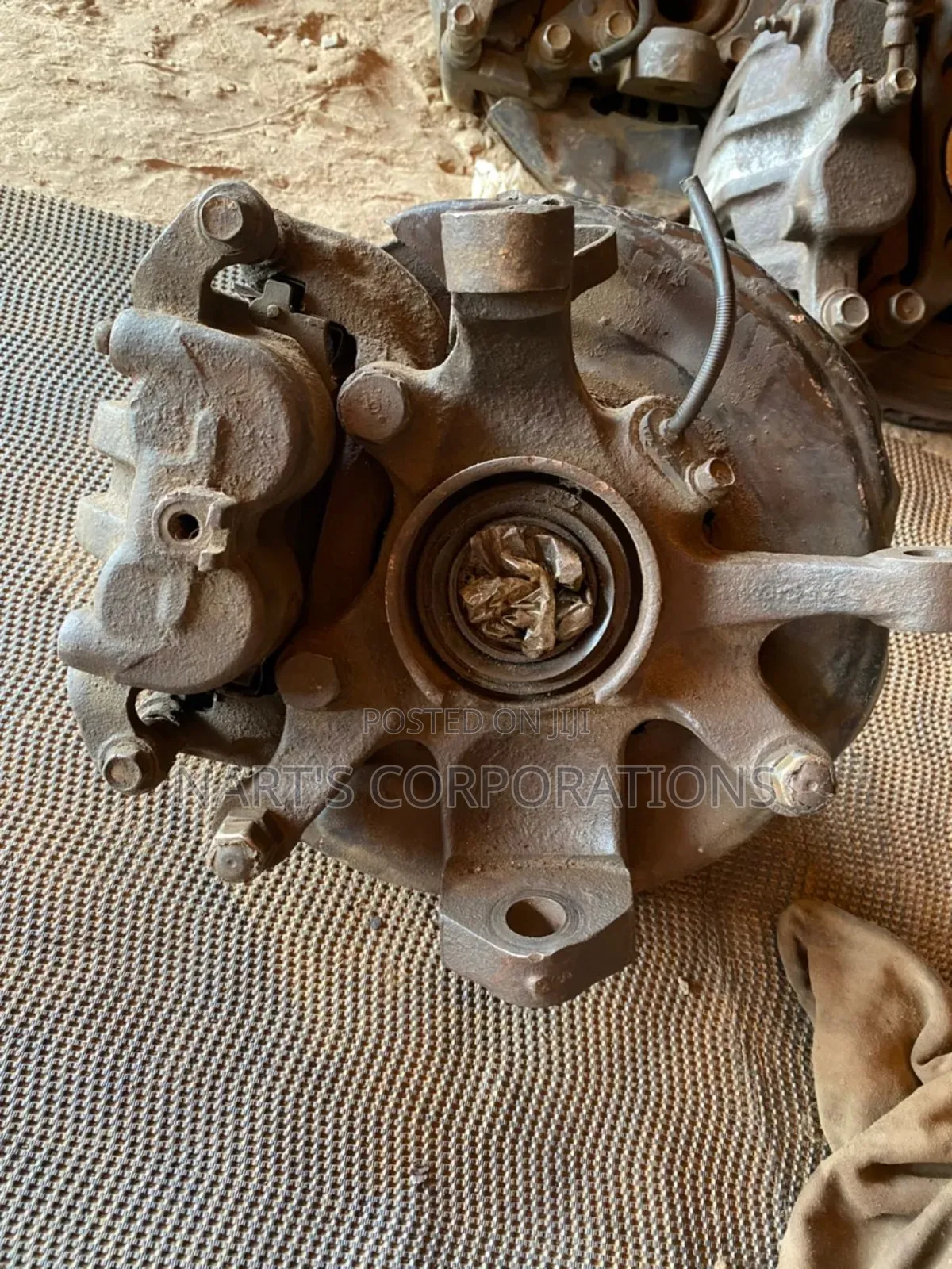 Nissan Pickup Hardbody. Front Hub 4×4