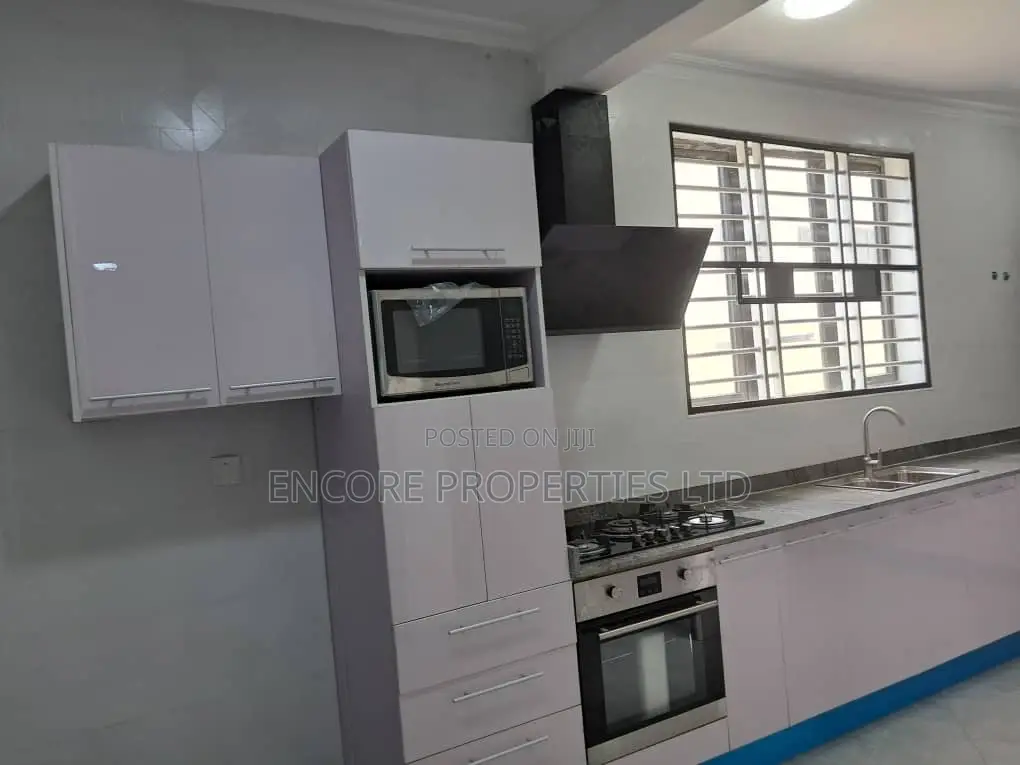 4bdrm House in Hydro Foam Estate, Haatso for sale