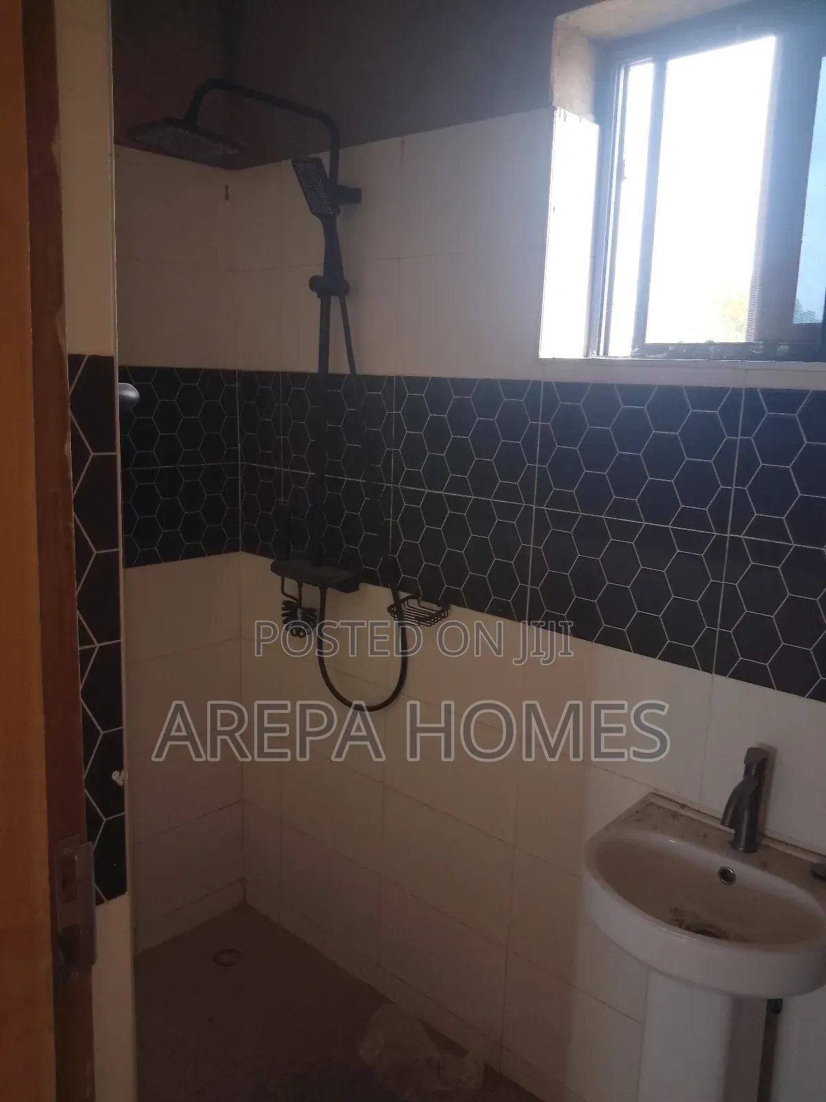 1bdrm Apartment in Arepa Homes, Madina for rent
