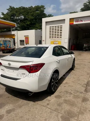 Toyota Corolla XSE (1.8L 4cyl 2A) 2019 White
