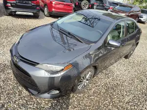 Toyota Corolla LE Eco (1.8L 4cyl 2A) 2018 Gray