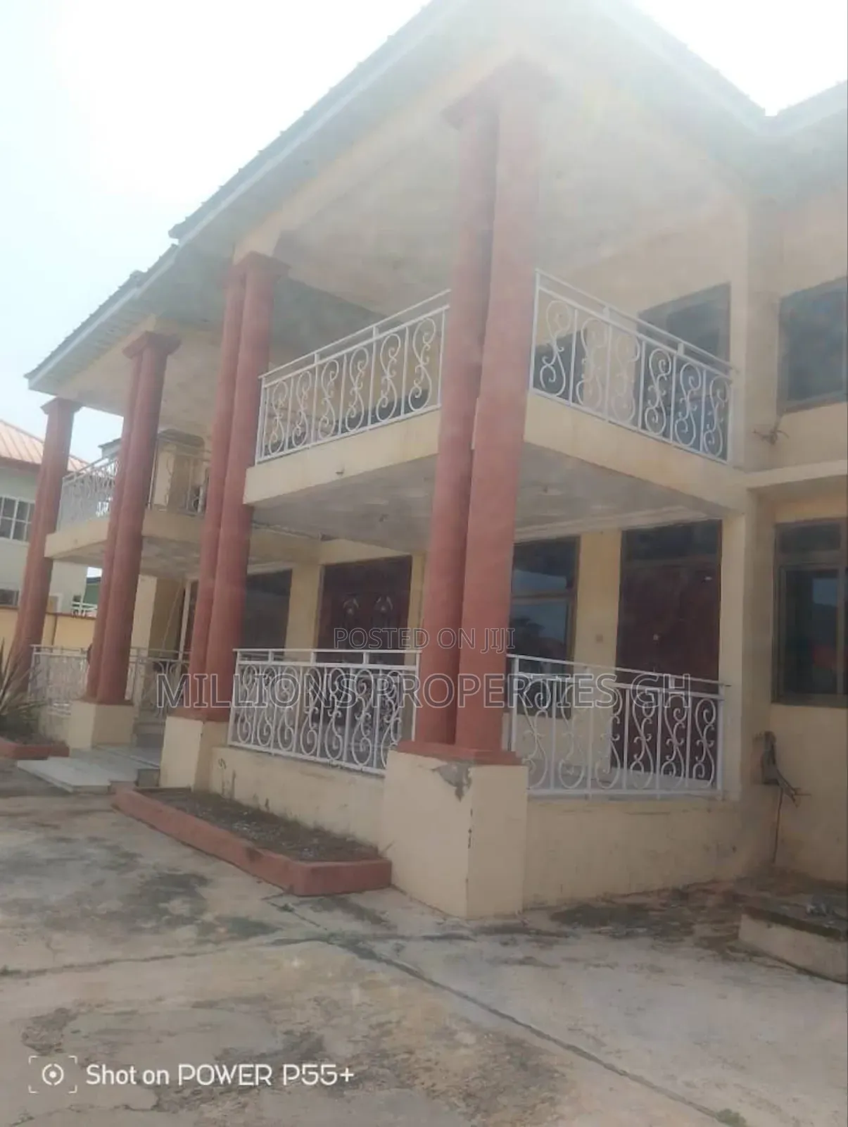8bdrm Block of Flats in Millions Properties, Kumasi Metropolitan