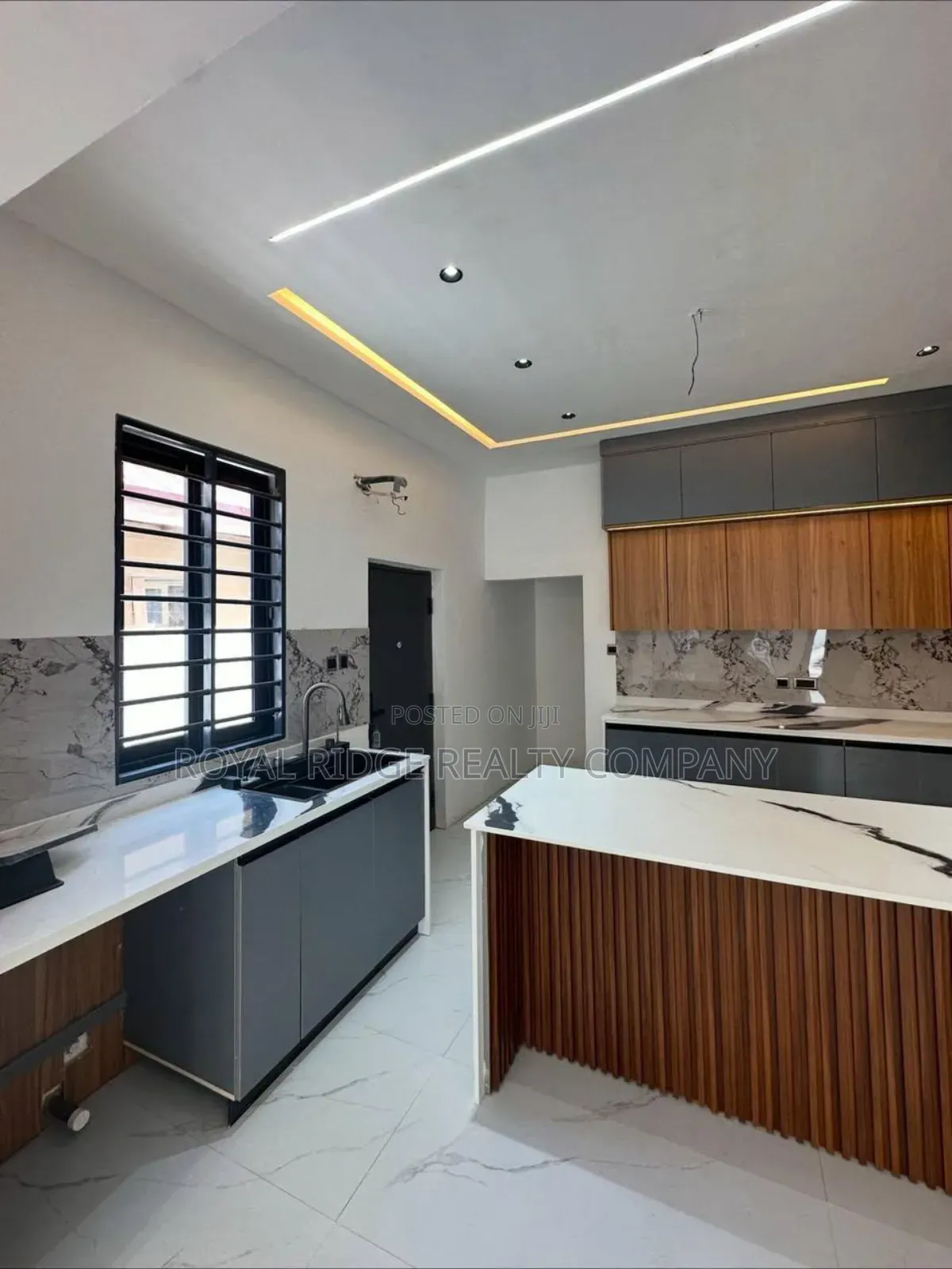 3bdrm House in Lakeside, Accra Metropolitan for sale
