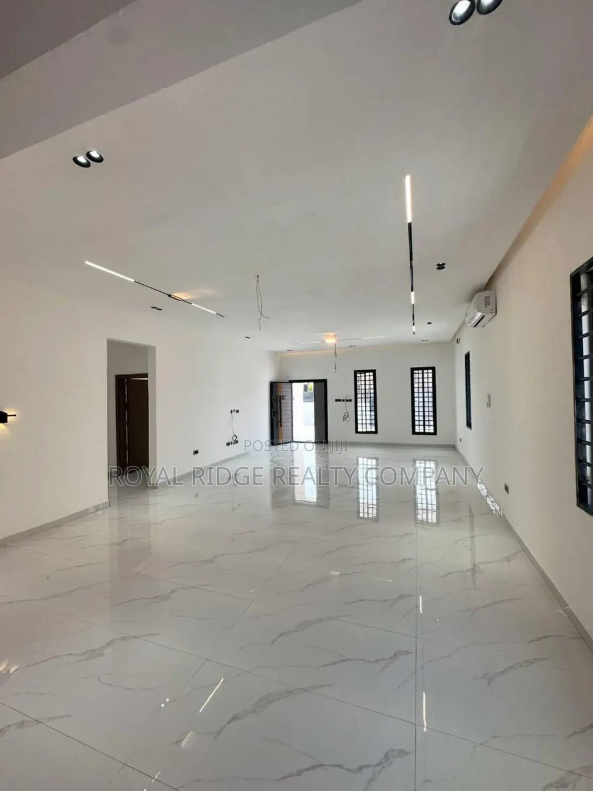 3bdrm House in Lakeside, Accra Metropolitan for sale
