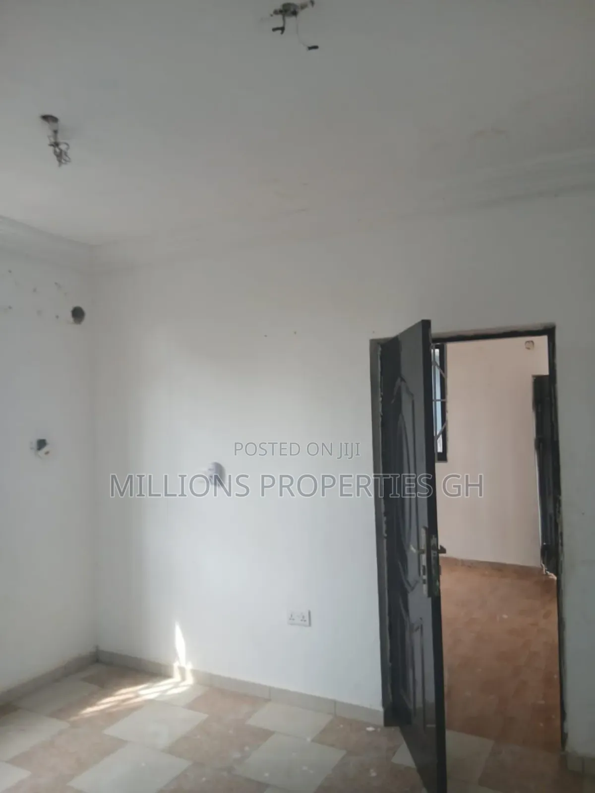 8bdrm Block of Flats in Millions Properties, Kumasi Metropolitan