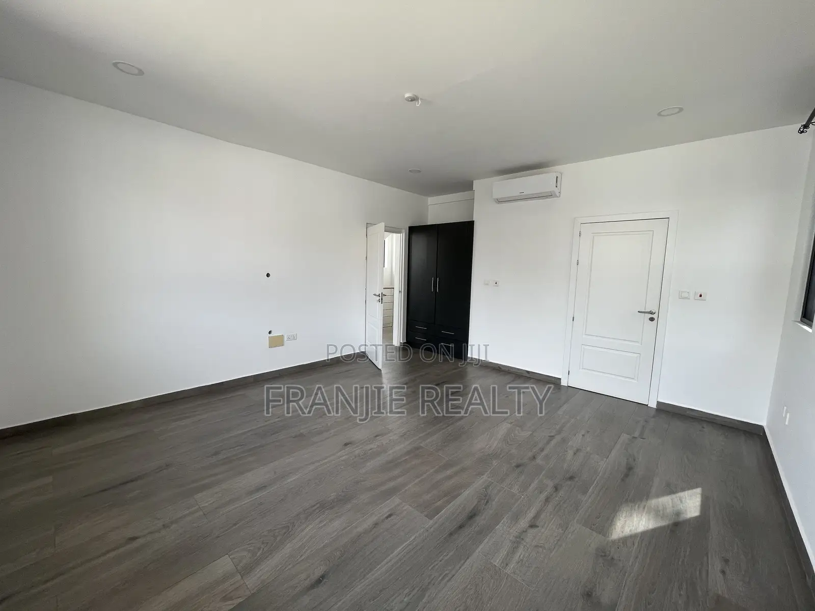 4bdrm Townhouse / Terrace in Franjie Realty, Tseaddo for rent