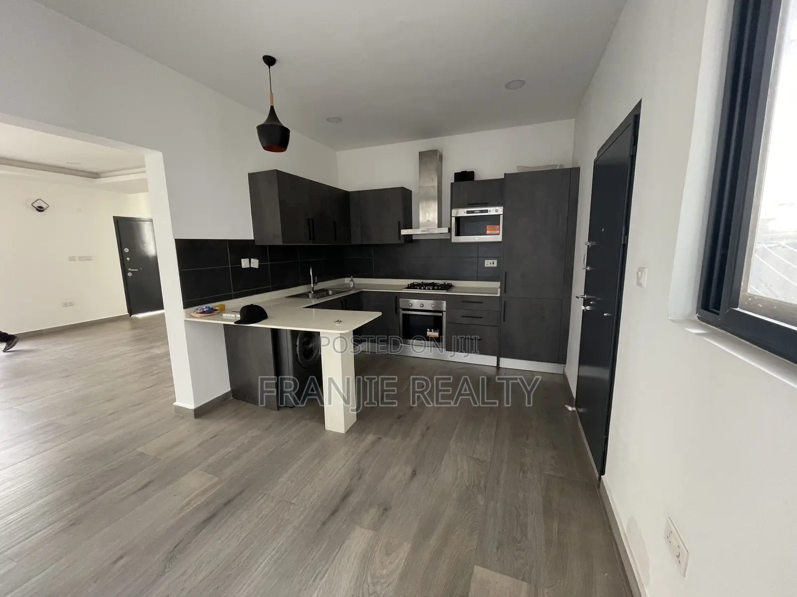 4bdrm Townhouse / Terrace in Franjie Realty, Tseaddo for rent