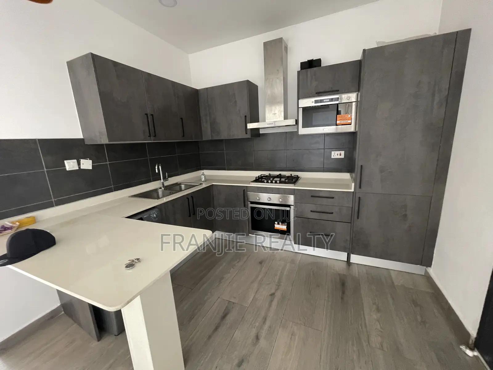 4bdrm Townhouse / Terrace in Franjie Realty, Tseaddo for rent