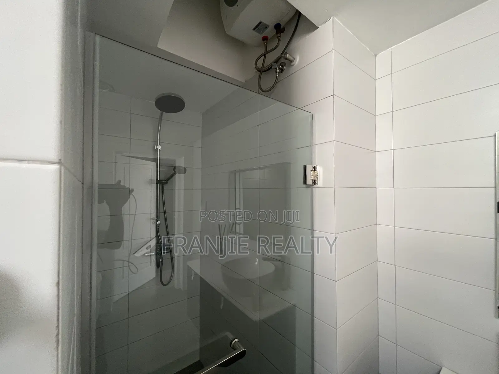 4bdrm Townhouse / Terrace in Franjie Realty, Tseaddo for rent
