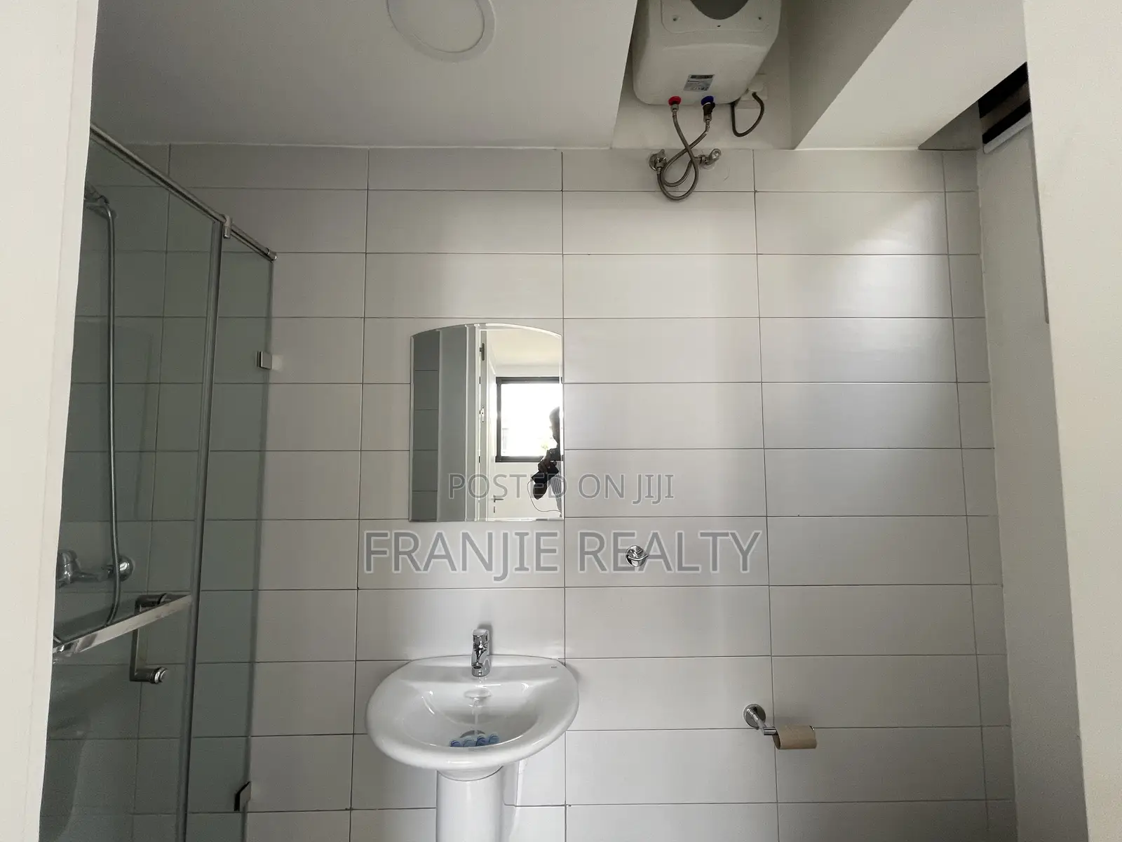 4bdrm Townhouse / Terrace in Franjie Realty, Tseaddo for rent