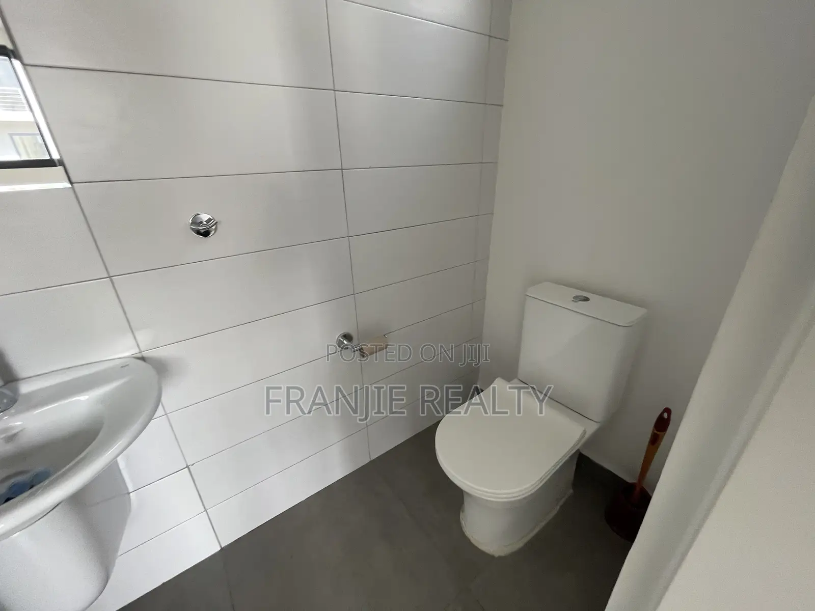4bdrm Townhouse / Terrace in Franjie Realty, Tseaddo for rent