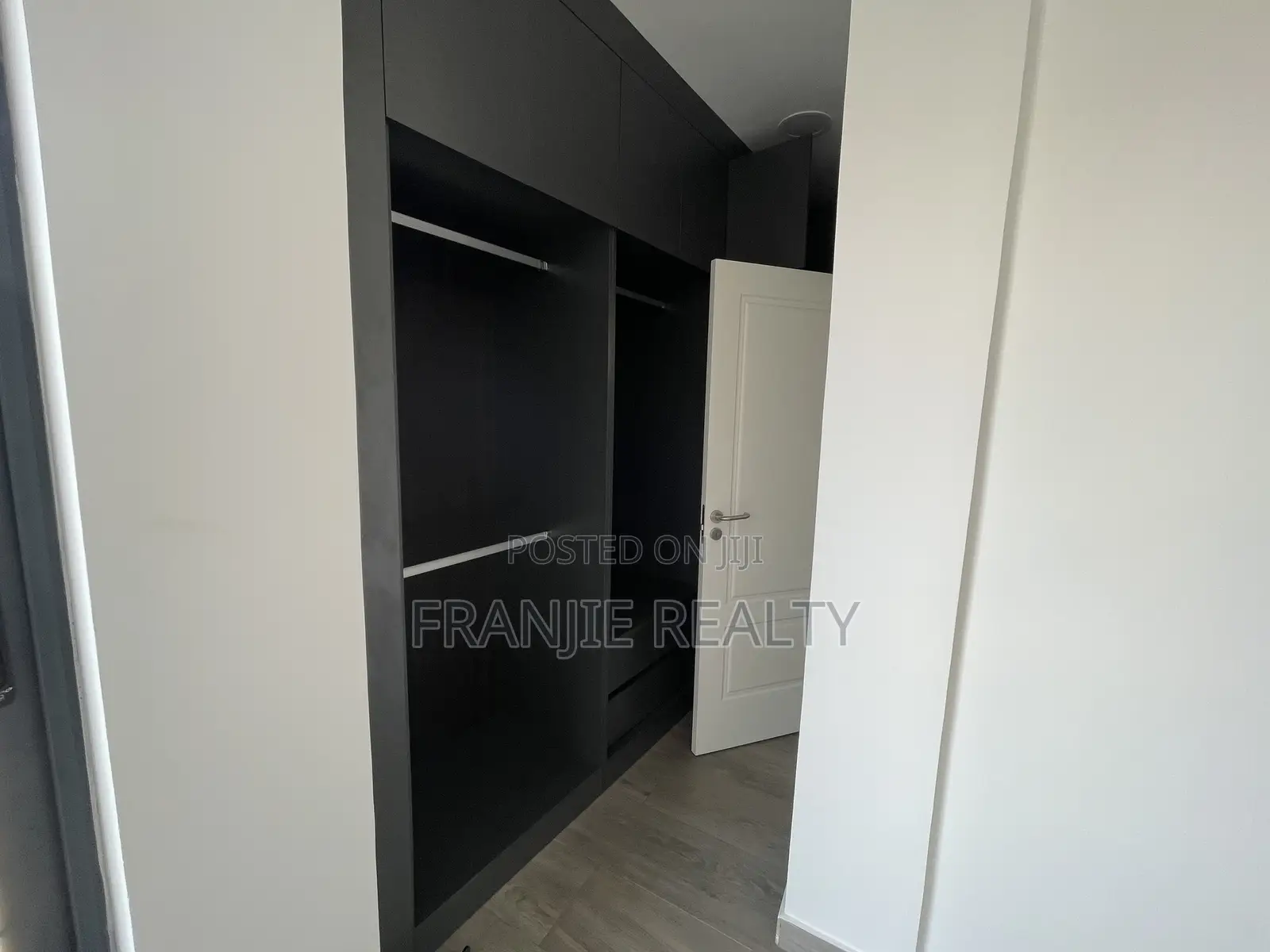 4bdrm Townhouse / Terrace in Franjie Realty, Tseaddo for rent