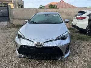 Toyota Corolla SE (1.8L 4cyl 6M) 2018 Silver