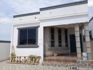 Luxurious 3 Bedroom House - Lakeside Com. 9