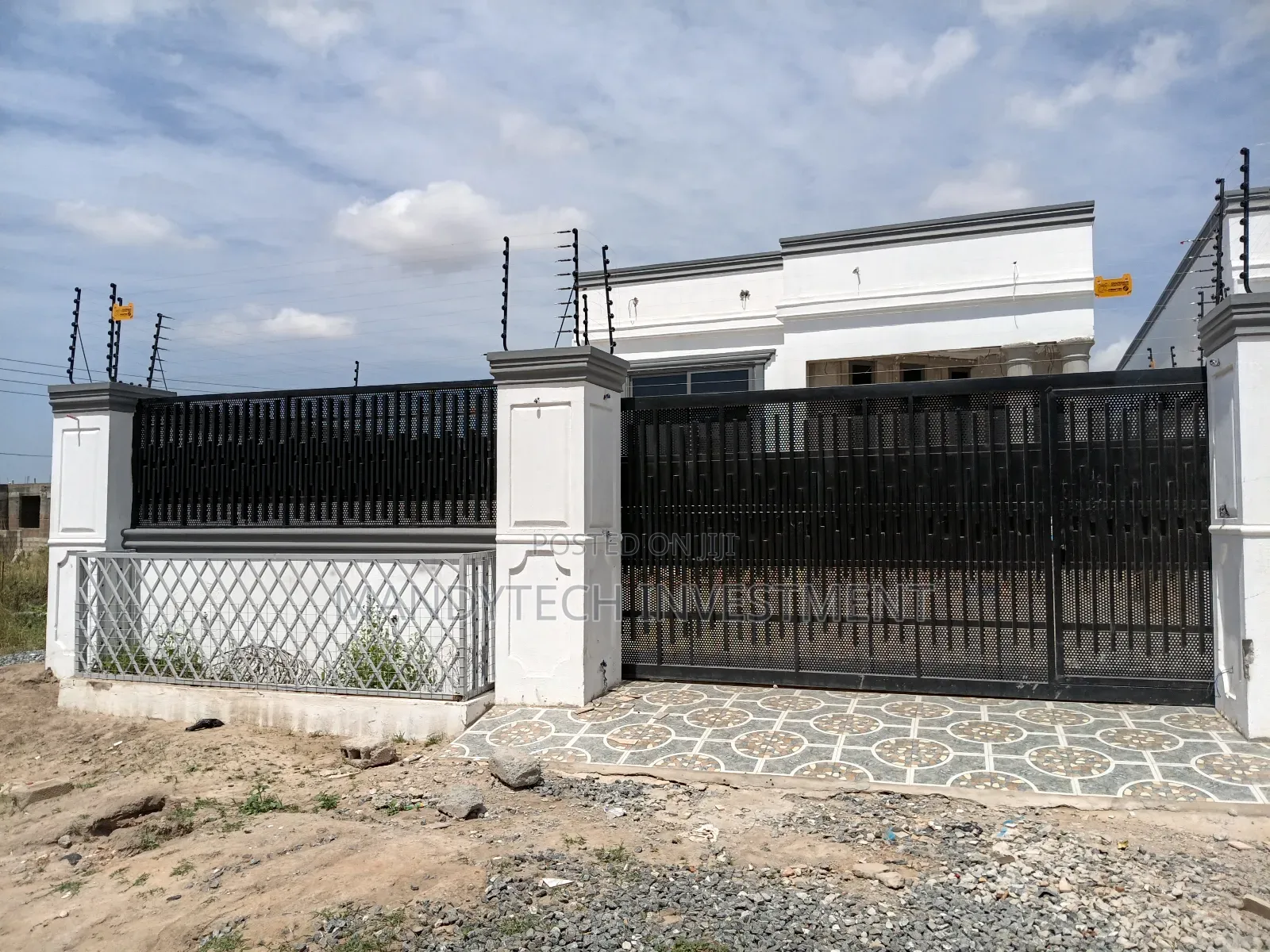 Luxurious 3 Bedroom House - Lakeside Com. 9