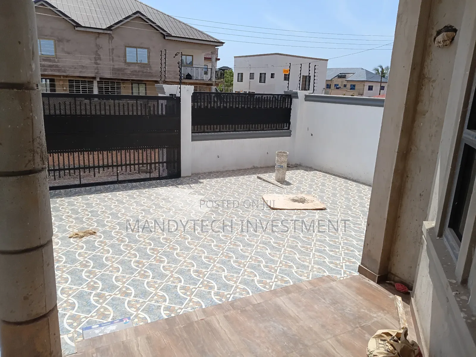 Luxurious 3 Bedroom House - Lakeside Com. 9