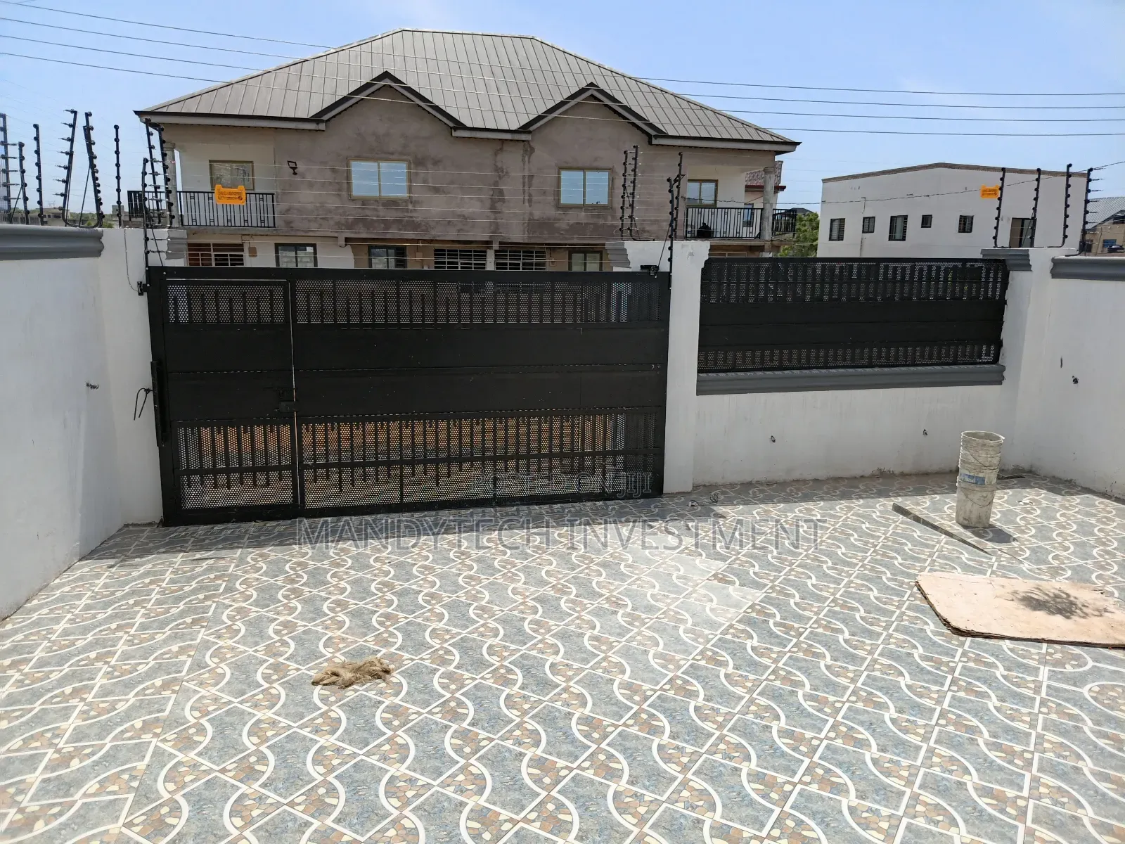 Luxurious 3 Bedroom House - Lakeside Com. 9