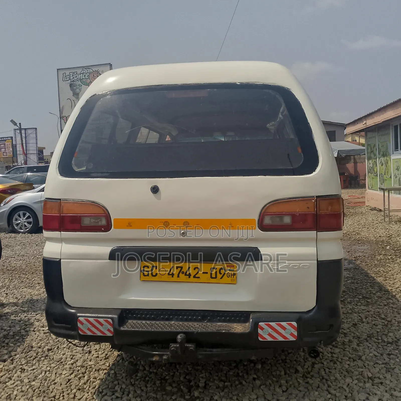Mitsubishi L300 2000 White