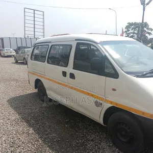 Mitsubishi L300 2000 White