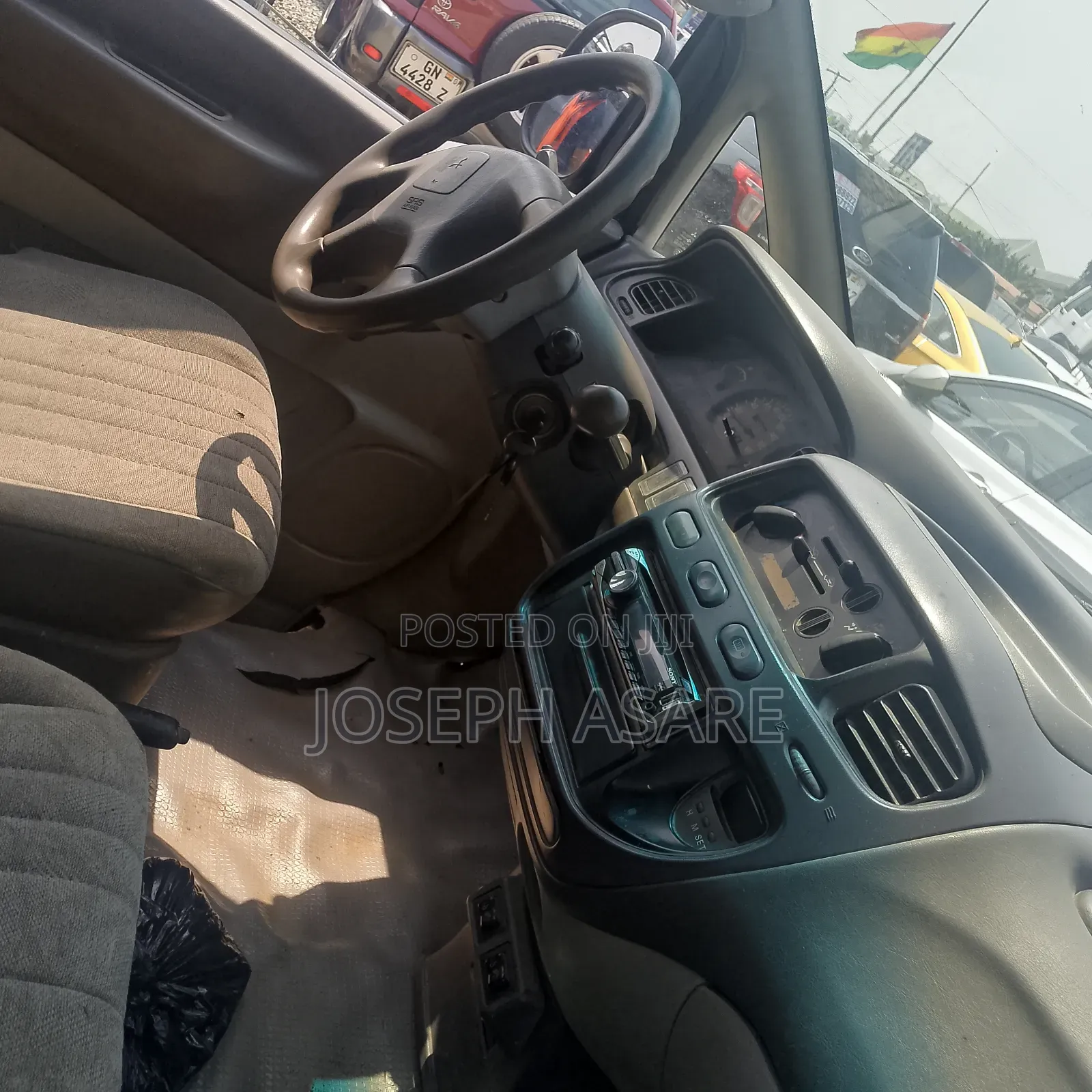 Mitsubishi L300 2000 White