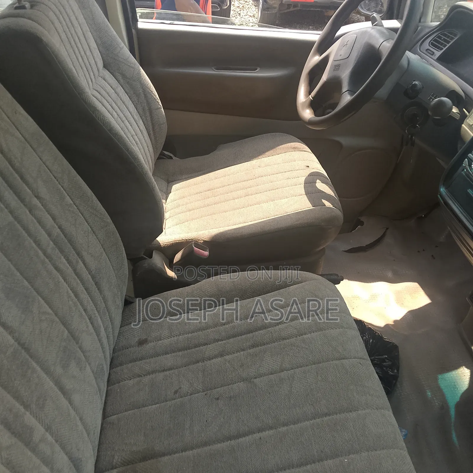 Mitsubishi L300 2000 White
