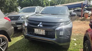 Mitsubishi L200 2023 Gray