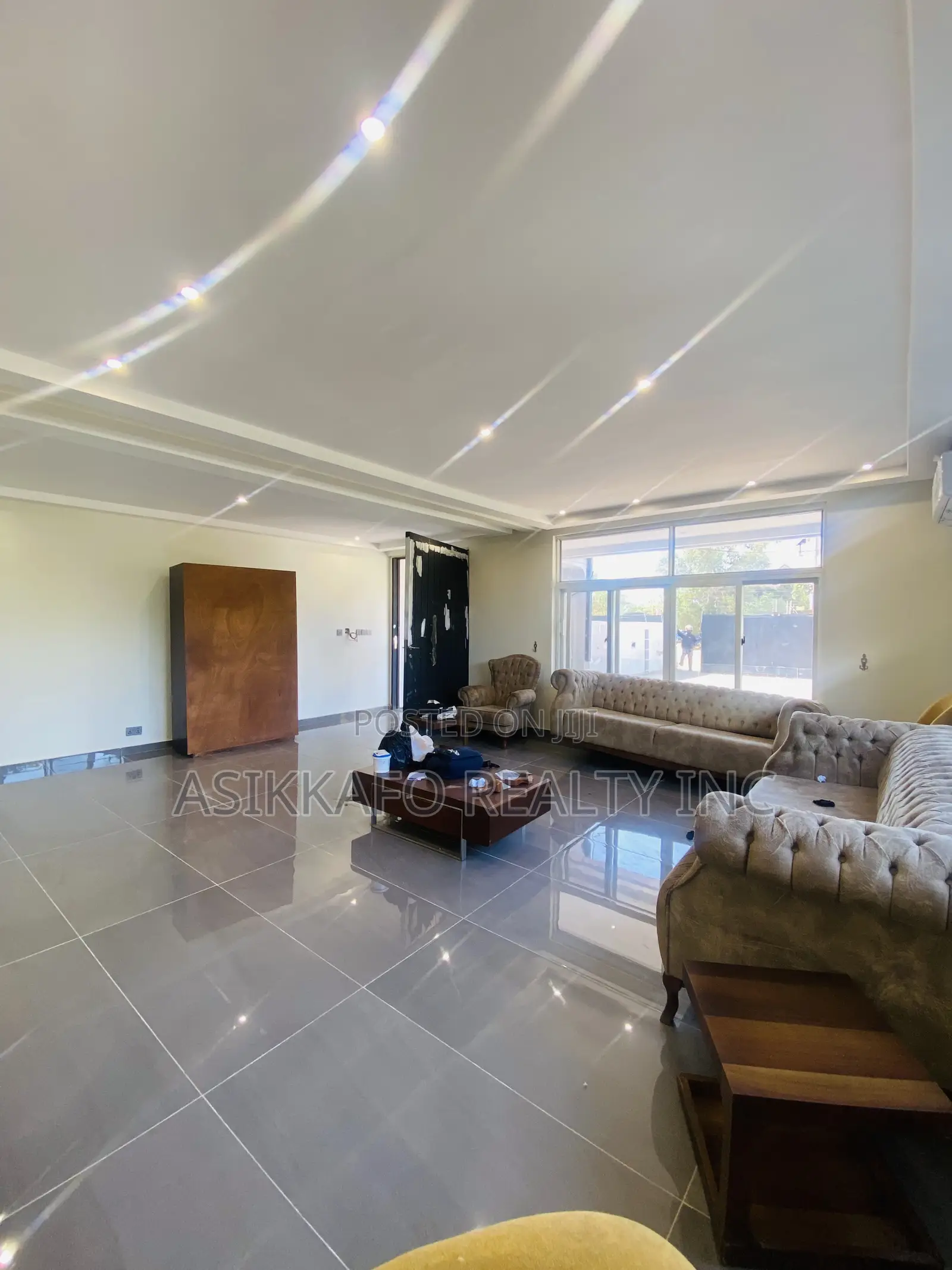 4bdrm Duplex in Kotobaabi, Spintex for rent