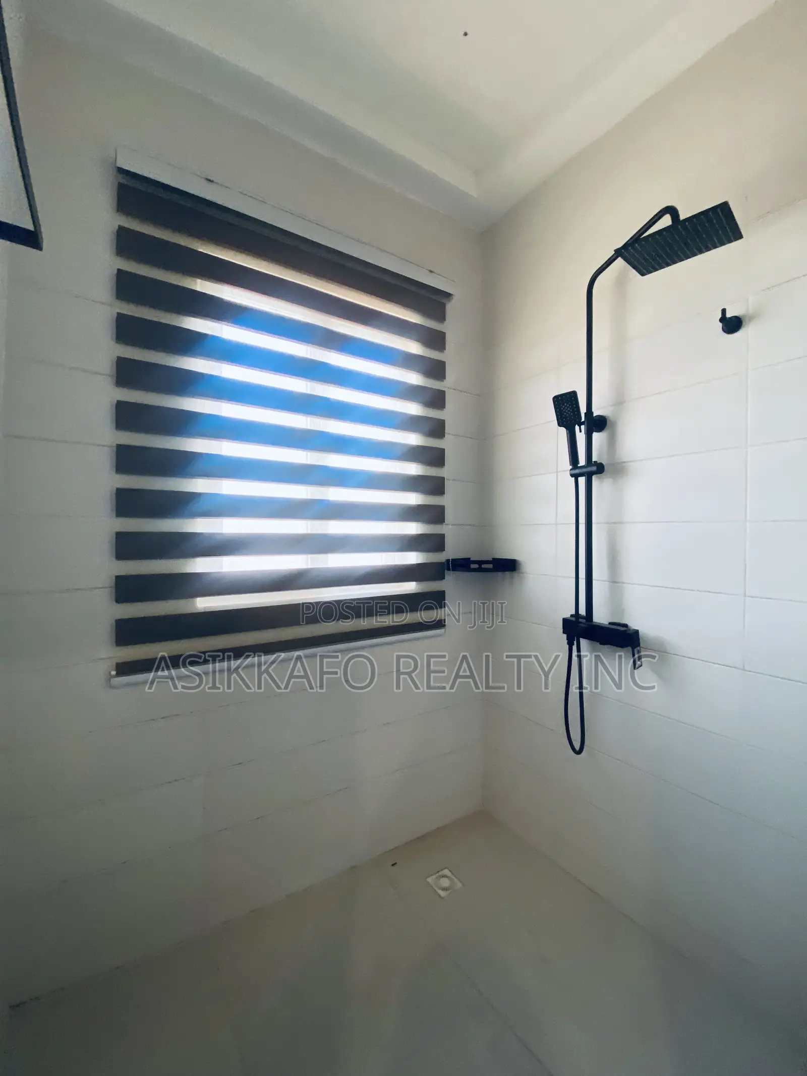 4bdrm Duplex in Kotobaabi, Spintex for rent